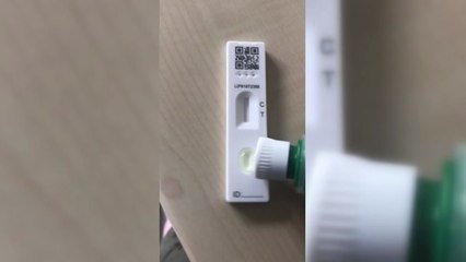 영국 학생 사이 유행하는 '자가 진단 양성' 조작법 실제 작동 / YTN