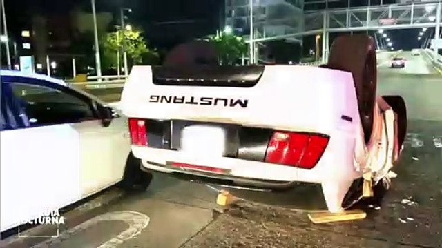 Mustang de modelo atrasado terminó volcado en avenida Mariano Otero, el conductor viajaba a exceso de velocidad