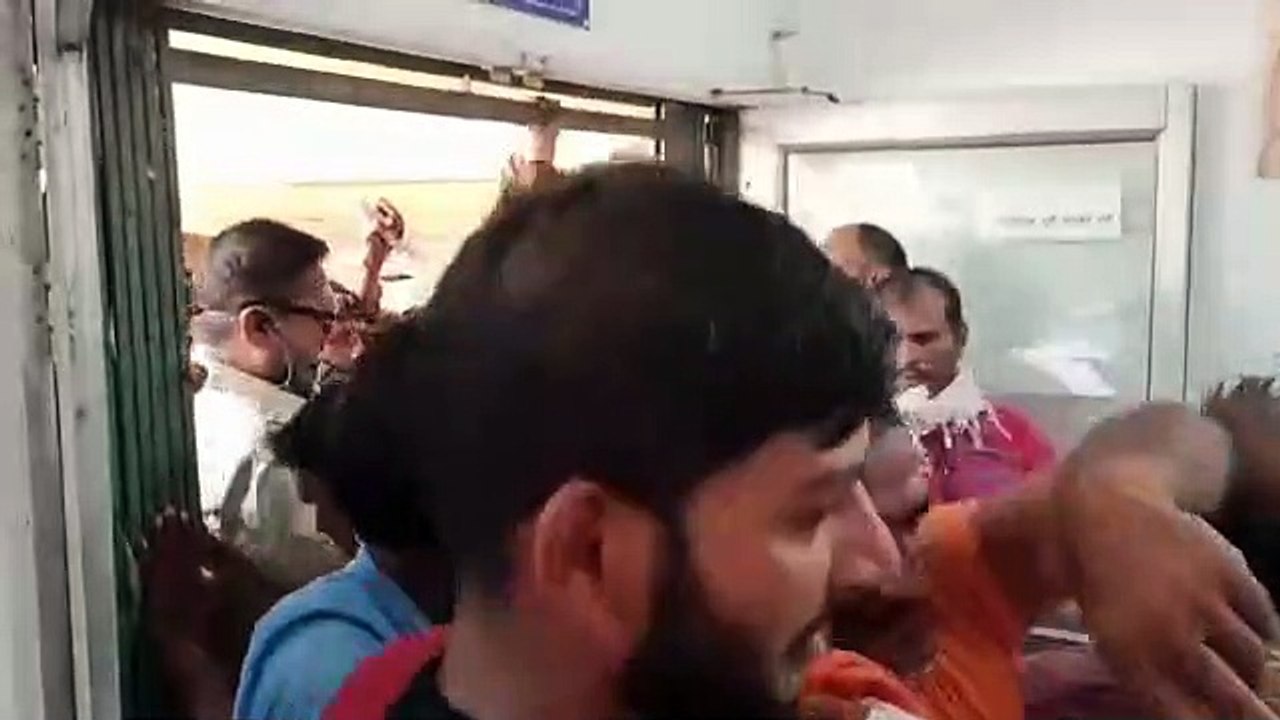 Fight for getting covid 19 vaccine in Satna