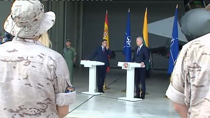 Una alerta por un avión militar ruso interrumpe la declaración de Sánchez en Lituania