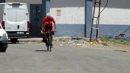 Evlat nöbetindeki aileler için bisikletle bin 700 kilometre pedal çevirdi