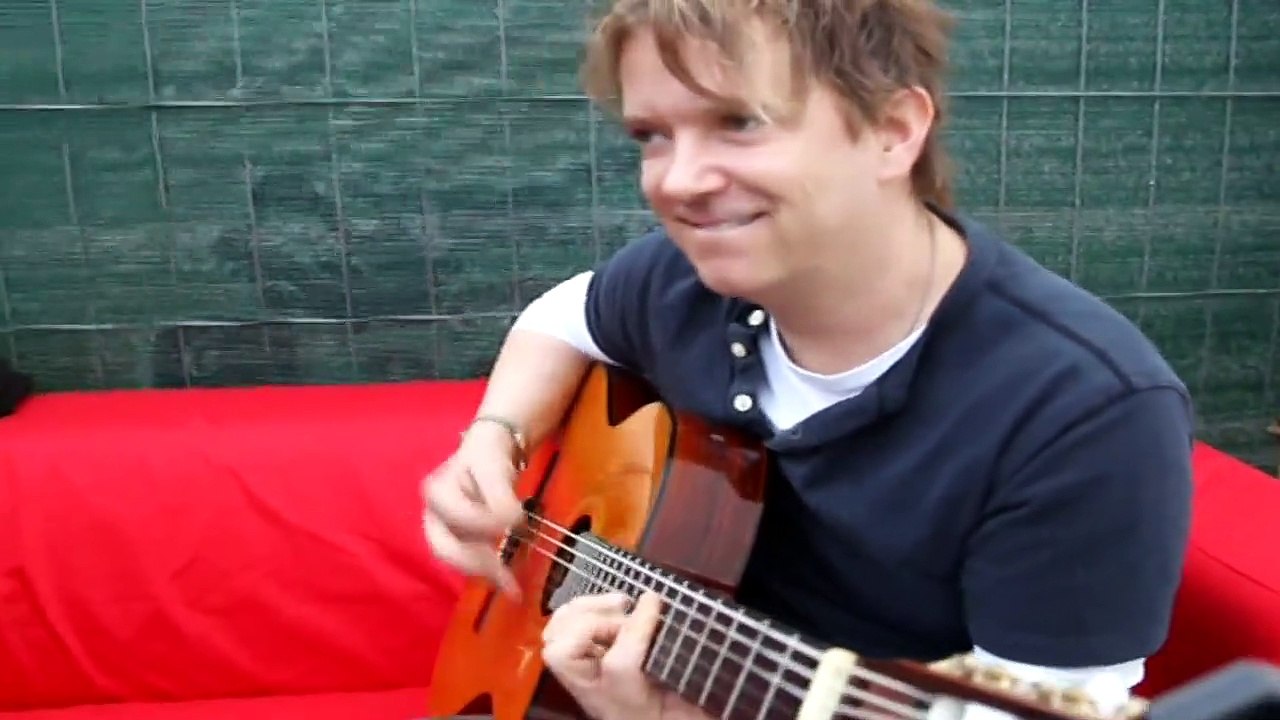 SHAKIRA — Shaki & Sanziana | (SHAKIRA: ‎LIVE FROM PARIS BERCY / ON 13TH AND 14TH JUNE 2011) | PALAIS OMNISPORTS DE PARIS-BERCY