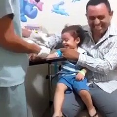 Bakın doktor nasıl kan alıyor