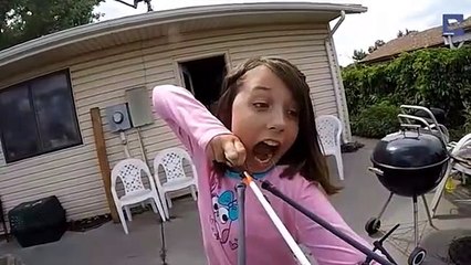 Cesur kız dişini bakın nasıl çekti