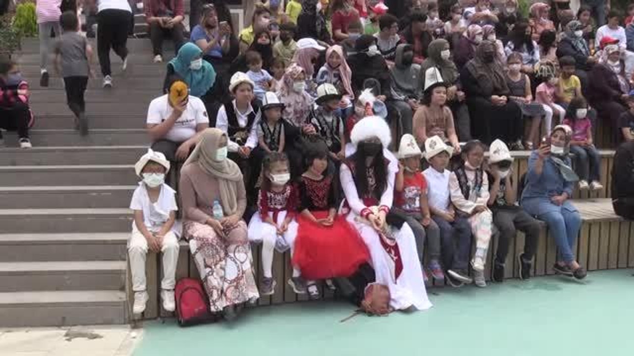 Şenlikte çocuklar gönüllerince eğlendi