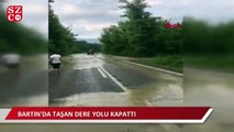 Bartın'da taşan dere yolu kapattı