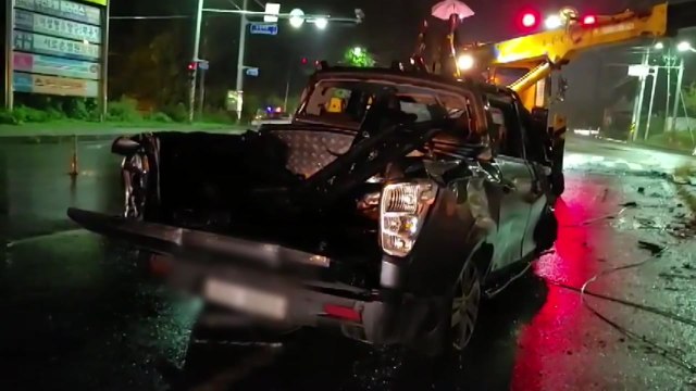 SUV-버스 추돌로 승객 사망... 빗길 미끄럼 사고 추정 / YTN