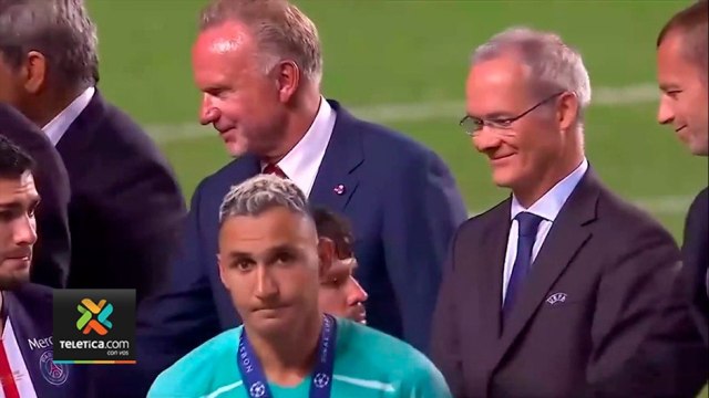 td7-navas-compartira-vestuario-de-psg-cargado-de-figuras-080721