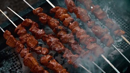 Скачать видео: Your Cookout Needs These Kebabs