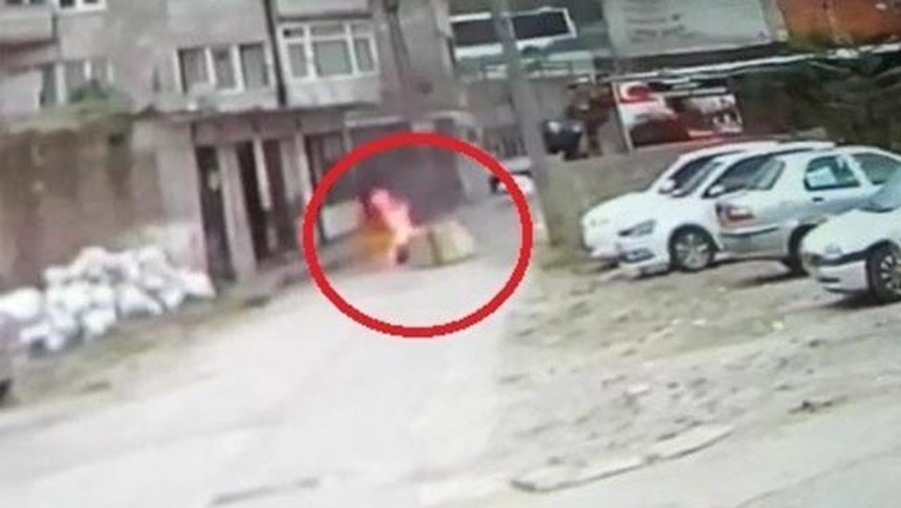 Üzerine benzin döküp kendini ateşe veren genç kurtarılamadı