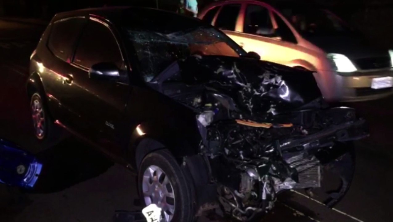 Motociclista fratura as duas pernas em grave acidente na marginal da PRc-467