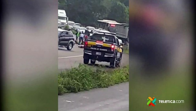 tn7-Un-muerto-y-3-heridos-graves-entre-ellos-una-niña-tras-choque-de-carro-y-dos-motos-080721