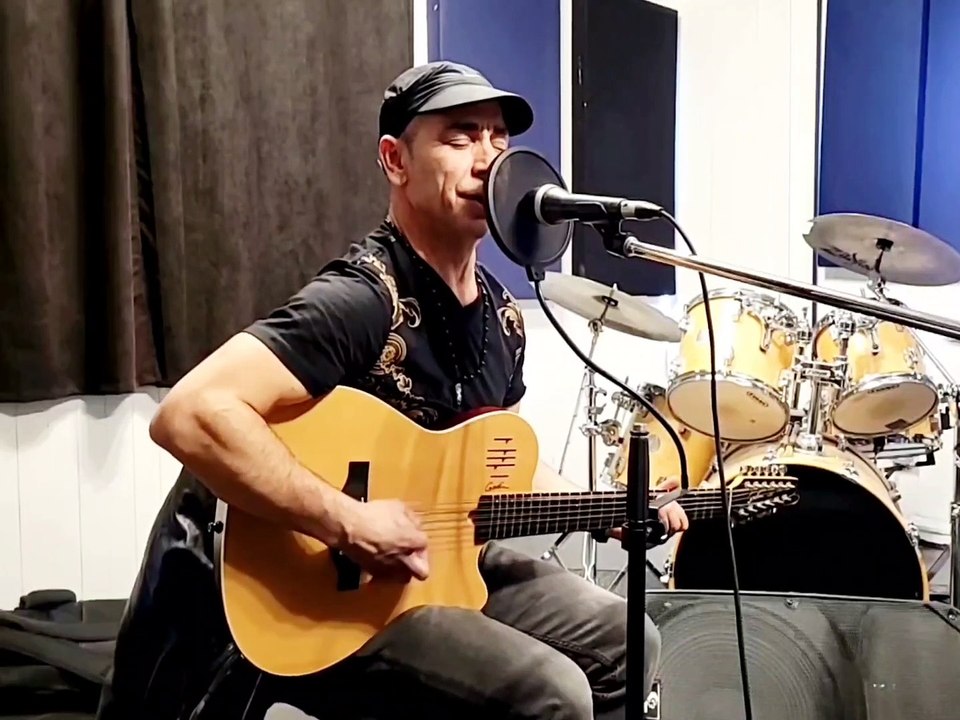 Hamid Ouchene chante Tizouiar