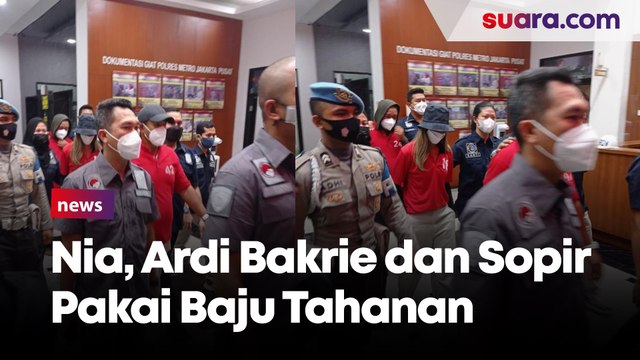 Pakai Baju Tahanan, Nia Ramadhani, Ardi Bakrie dan Sopir Kompak Jalan Menunduk