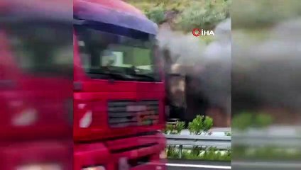 Mısır yüklü tır otobanda alev aldı