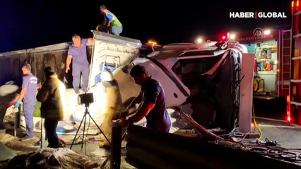 Kuzey Marmara Otoyolu'nda TIR devrildi: 2 ölü