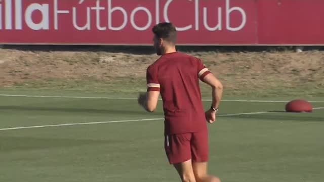 El intenso calor protagoniza el entrenamiento del Sevilla FC