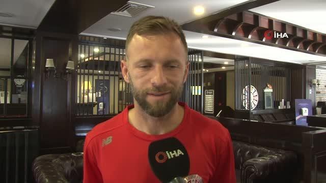 (Özel haber) Hakan Özmert: Antalyaspor forması altında futbolu bırakmak istiyorum