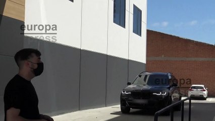 Alejandro Sanz, el mayor apoyo de Rachel Valdés, sale del estudio de la artista