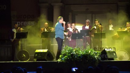 Concierto de Bertín Osborne en la explanada del Palacio del Infante Don Luis, de Boadilla del Monte