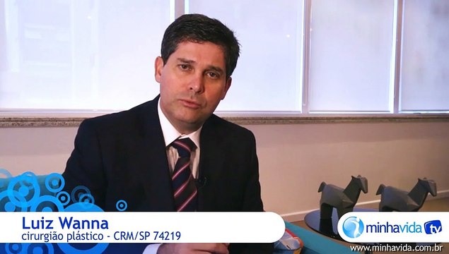 Cirurgia plástica: existem riscos em fazer procedimentos de aumento e redução dos seios?