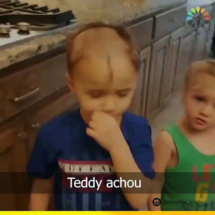 Crianças raspam o cabelo