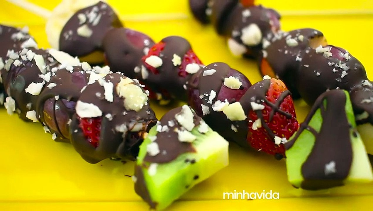 Frutas de chocolate e castanhas: uma doce saudá...