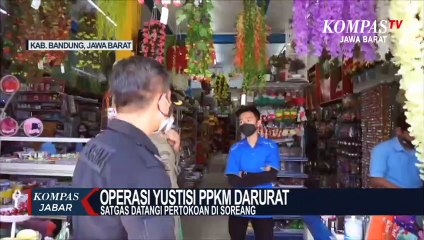 Satgas PPKM Darurat Periksa Pertokoan di Soreang