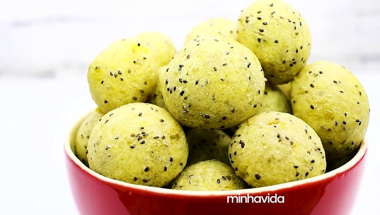 Pão de queijo light de batata-doce com chia
