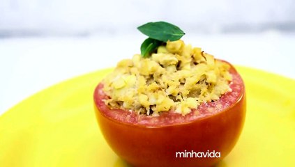 Tomate recheado light com frango cremoso