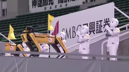 Download Video: Japón instala robots, espectadores en recortes de cartón y muñecos de tamaño natural como público durante los JJ.OO. de Tokio