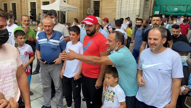 Kırkpınar için kente gelen pehlivanlar cuma namazlarını Selimiye Camisi'nde kıldı