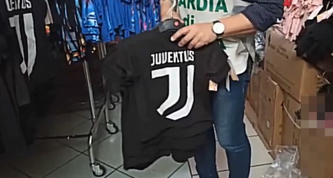 Catania - Maglie contraffatte della Juventus e di altri brand: 7 denunce (09.07.21)