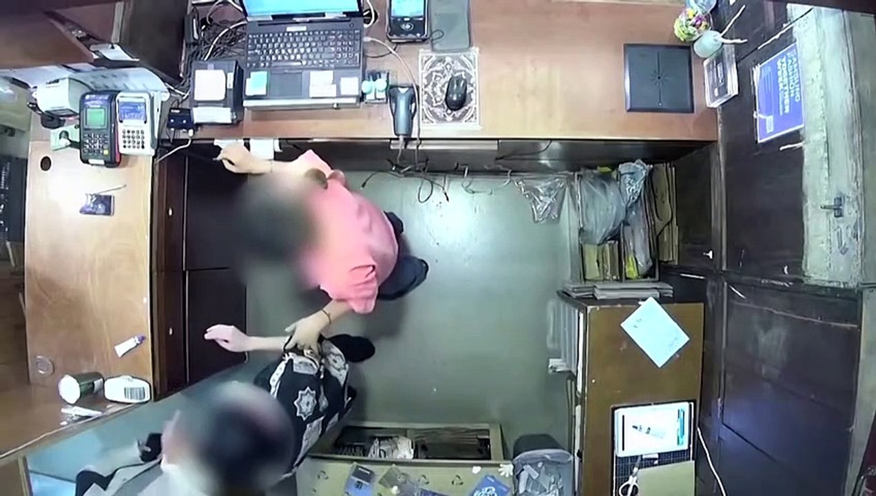 Skandal üstüne skandal! Büyükelçinin eşi, mağaza görevlisini tokatladı