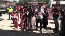 Terör mağduru aileler HDP İl Başkanlığı önünde eylem yaptı