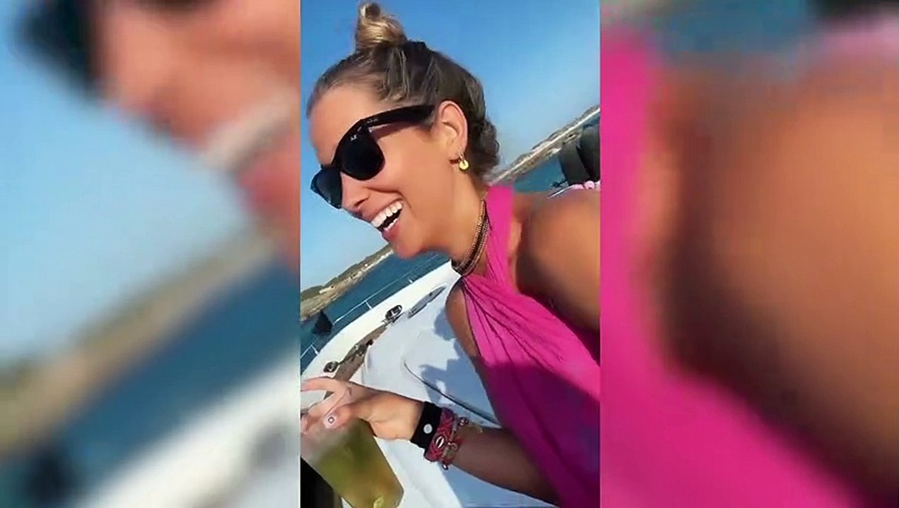 María Pombo se consuela viendo vídeos de su hijo Martín durante sus vacaciones