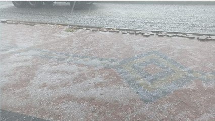 Iğdır’da dolu yağışı kenti beyaza bürüdü