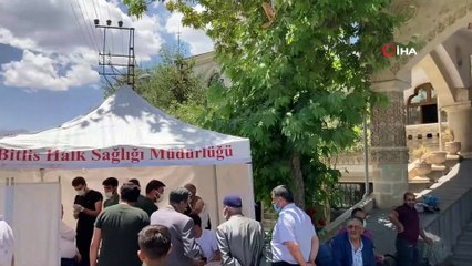 Cami cemaati için aşı standı kuruldu
