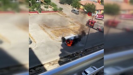 Mardin’de seyir halindeki araç alev aldı