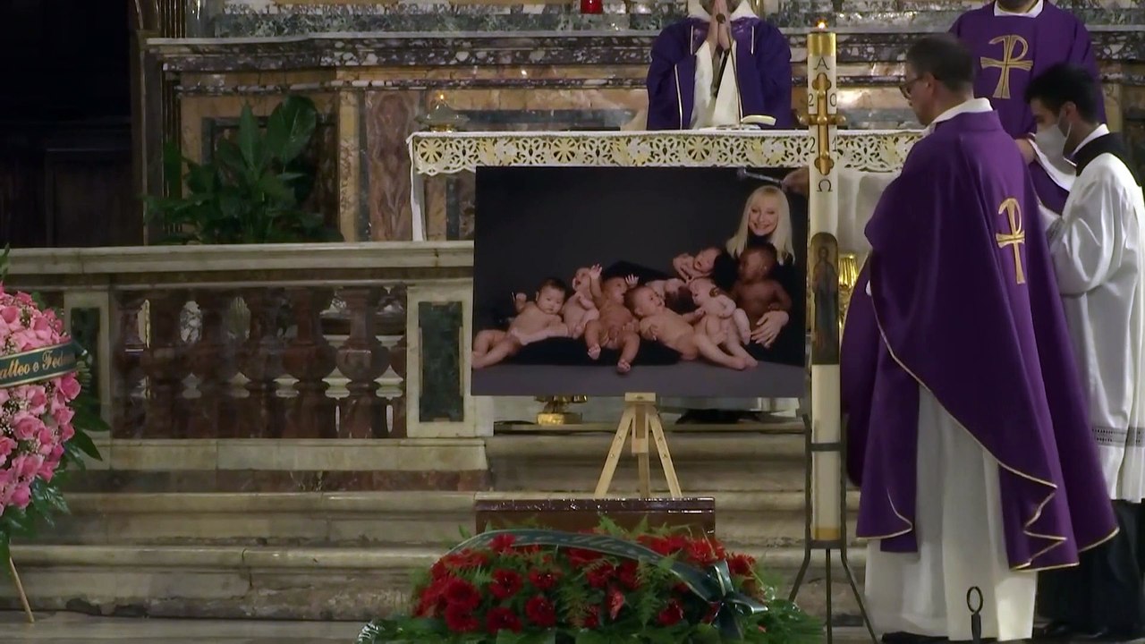 Ciao 'Raffa Nazionale'! Italien verneigt sich vor Raffaella Carrà