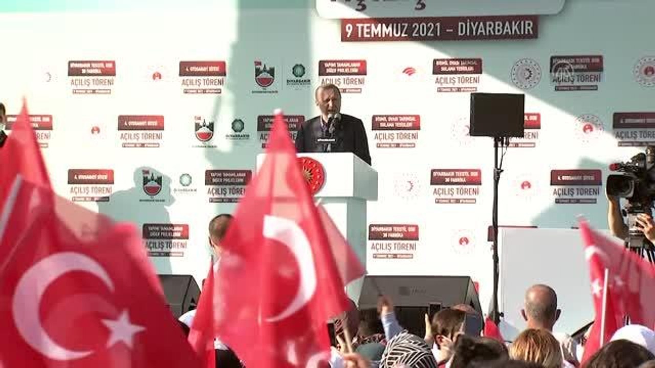 Cumhurbaşkanı Erdoğan: "AK Parti'nin en büyük özelliği ülkenin dört bir yanında, iç ve dış şartlar ne olursa olsun, eser ve hizmet siyasetini...