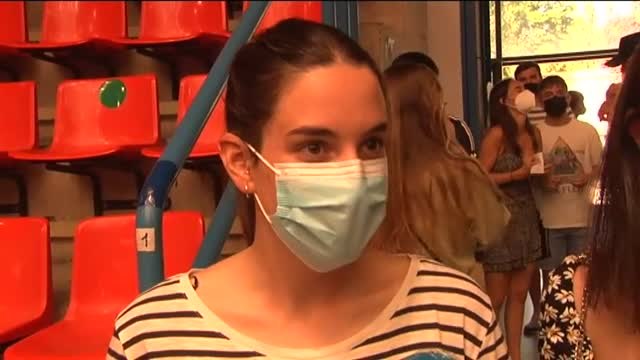 Cribados y vacunas, las citas veraniegas de los jóvenes