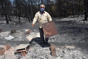 FOÇA'DAKİ YANGINDA 30 HEKTAR ORMANLIK ALAN ZARAR GÖRDÜ