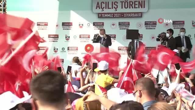 Cumhurbaşkanı Recep Tayyip Erdoğan: Asıl KCK'sıyla, PKK'sıyla, PYD'siyle, HDP'siyle hep birlikte Kürt kardeşlerimin kanını sömüren, duygularını...