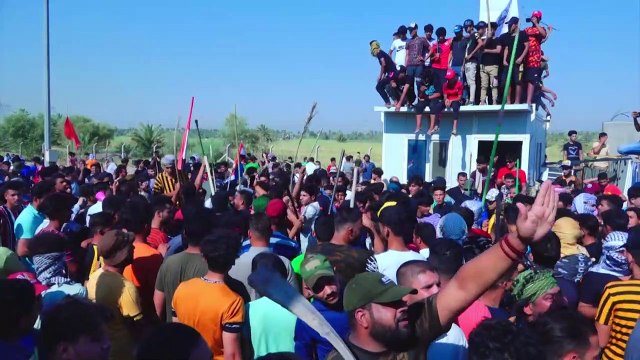 مئات يتظاهرون في جنوب العراق احتجاجا على شحّ التيار الكهربائي