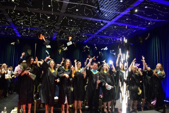 New York Tirana Üniversitesinde mezuniyet heyecanı