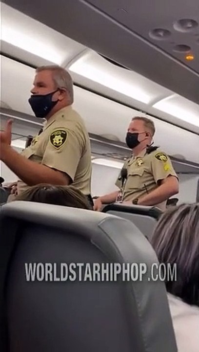 WOW POLICE MAKE EVERYONE GET OFF PLANE CAUSE WOMAN WANT PUT HER ON AIRPLANE MODE