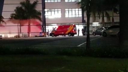 Jovem cai de escadaria em faculdade no Santa Cruz e tem suspeita de fratura no tornozelo