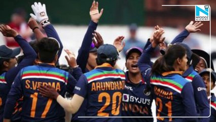 Harleen Deol takes a stunner on boundary to dismiss Amy Jones