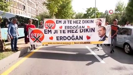 Cumhurbaşkanı Erdoğan'ın Diyarbakır ziyaretinde açılan destek pankartı ilgi çekti